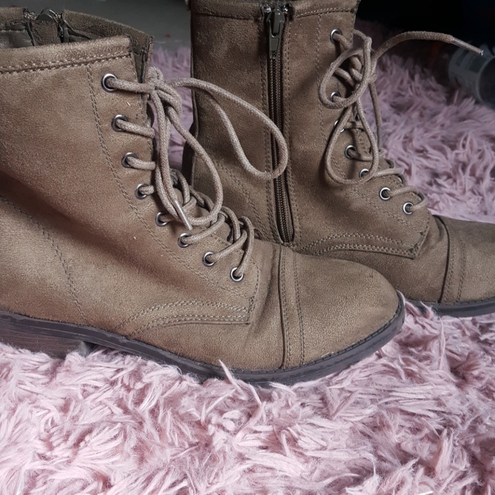 Boots - Picture 2 of 3